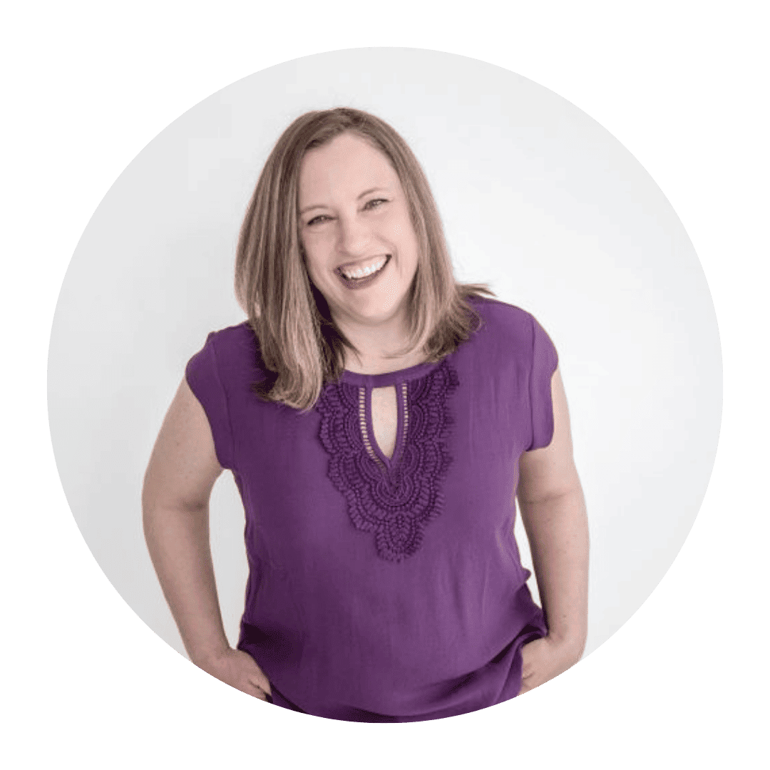 circle headshot for Stephanie Dethlefs