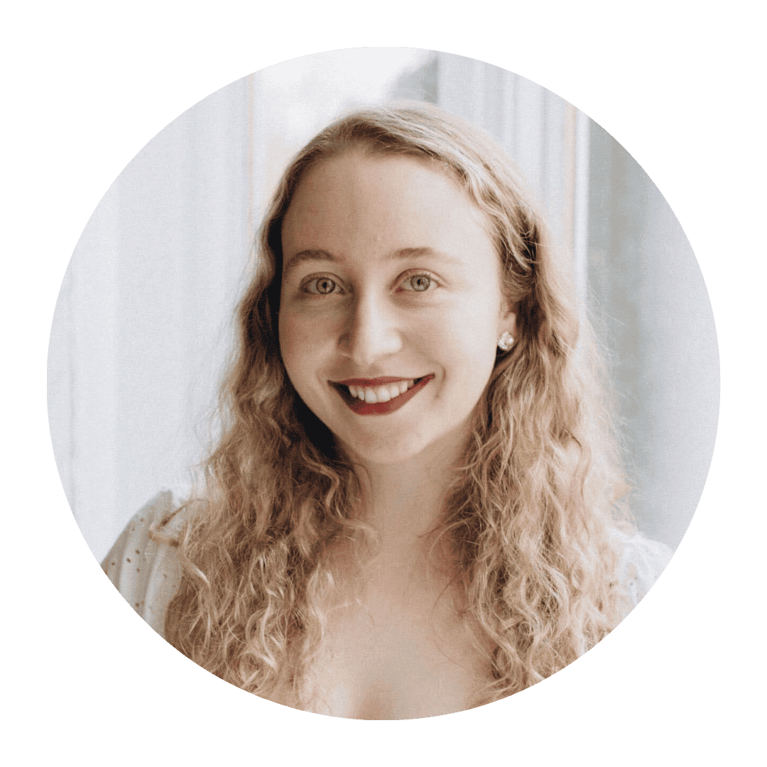 circle headshot for Emilia Rose