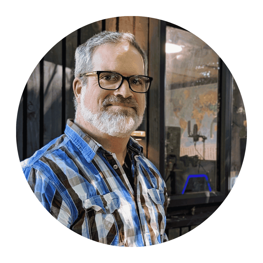 circle headshot for Simon Patrick